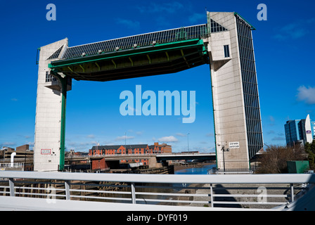 Tidal Surge Barrier über River Hull bietet Hochwasserschutz Kingston Upon Hull East Yorkshire England Großbritannien GB Groß Großbritannien Stockfoto