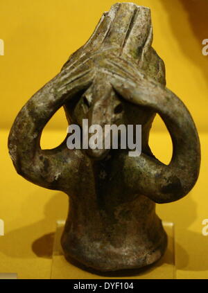 Dach Verzierung (Finial) aus gebranntem Ton hergestellt. Ca. 13./14. Jahrhundert. Die Abbildung ist in der Form eines imaginären Tieres. Stockfoto