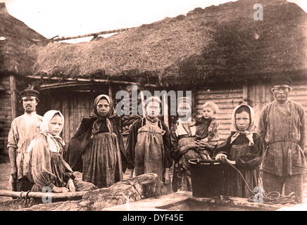 Russischen Bauern auf einem Bauernhof um 1910 Stockfoto