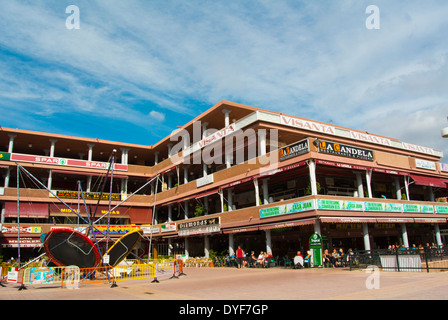 Geschäfte und Restaurants, Yumbo Centrum, Einkaufs- und Unterhaltungsmöglichkeiten entfernt, Playa del Ingles, Insel Gran Canaria, Spanien Stockfoto