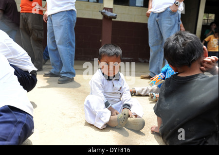 Maya Einheimische junge im Mano de Leon, Sacatepequez, Guatemala. Stockfoto