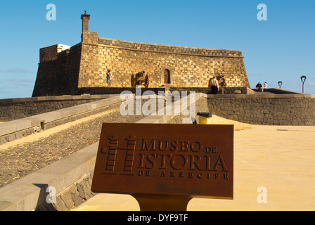 Castillo San Gabriel Burg, Gehäuse Museo de Historia de Arrecife, Stadtmuseum, Arrefice, Lanzarote, Kanarische Inseln, Spanien Stockfoto