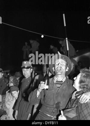 In der Nacht die Aufhebung der Berlin-Blockade am 12. Mai 1949 feiern das Ende der Berlin-Blockade - Menschen. Stockfoto
