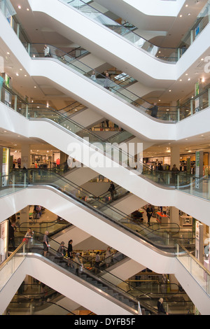 Die wichtigsten Rolltreppen im Kaufhaus Peter Jones im Besitz von John Lewis Partnership, gelegen am Sloane Square in Chelsea London UK Stockfoto