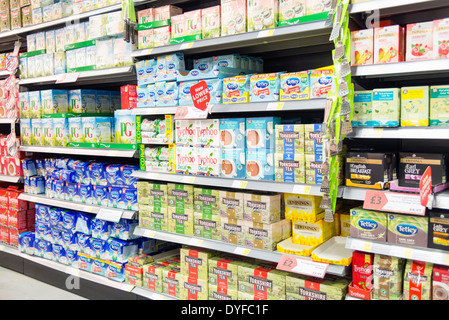 Teebeutel zum Verkauf in Morrisons Supermarkt, Newport, South Wales, UK. Stockfoto