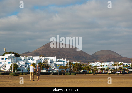 Blick vom Pocilllos Strand der Playa de Los, Puerto del Carmen, Lanzarote, Kanarische Inseln, Spanien, Europa Stockfoto