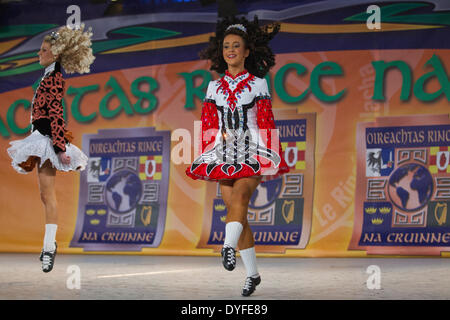 London, UK. 14. April 2014. 20. April 2014, World Irish Dancing Championships, London, UK bis zu 5.000 Konkurrenten im Alter von 11 nach oben, aus mehr als 100 Tanzschulen in 41 Wettbewerbe, alle angehende gewinnt den begehrten Award der Welt konkurrieren. Bildnachweis: Jeff Gilbert/Alamy Live-Nachrichten Stockfoto