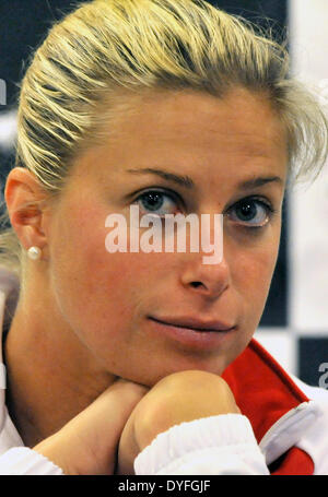 Ostrava, Tschechische Republik. 16. April 2014. Tschechischer Tennisspieler gesehen Andrea Hlavackova während einer Pressekonferenz vor der Fed-Cup-Halbfinale Spiel Tschechien Vs Italien in Ostrava, Tschechische Republik, 16. April 2014. © Jaroslav Ozana/CTK Foto/Alamy Live-Nachrichten Stockfoto