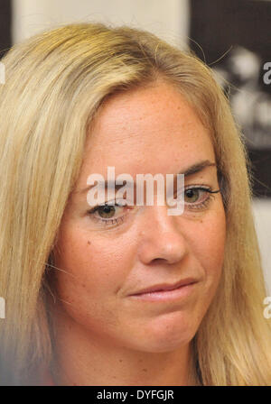 Ostrava, Tschechische Republik. 16. April 2014. Tschechischer Tennisspieler Klara Koukalova während einer Pressekonferenz vor der Fed-Cup-Halbfinale gesehen passen Tschechien Vs Italien in Ostrava, Tschechische Republik, 16. April 2014. © Jaroslav Ozana/CTK Foto/Alamy Live-Nachrichten Stockfoto