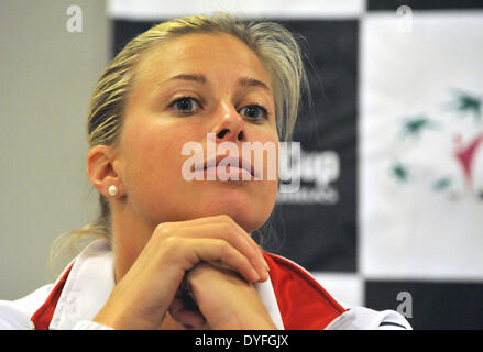 Ostrava, Tschechische Republik. 16. April 2014. Tschechischer Tennisspieler gesehen Andrea Hlavackova während einer Pressekonferenz vor der Fed-Cup-Halbfinale Spiel Tschechien Vs Italien in Ostrava, Tschechische Republik, 16. April 2014. © Jaroslav Ozana/CTK Foto/Alamy Live-Nachrichten Stockfoto