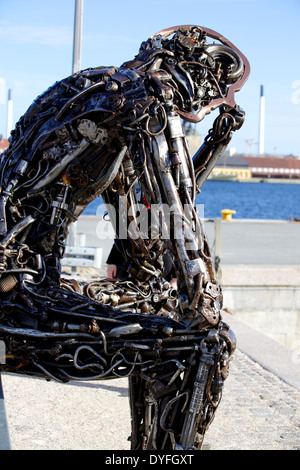 Skulptur "Zinkglobal, der Schlüssel für die Zukunft" am Nordre Toldbod im Hafen von Kopenhagen, Dänemark Stockfoto