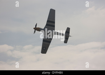 P-51 Mustang fliegen in Clacton Airshow, August 2013 Stockfoto