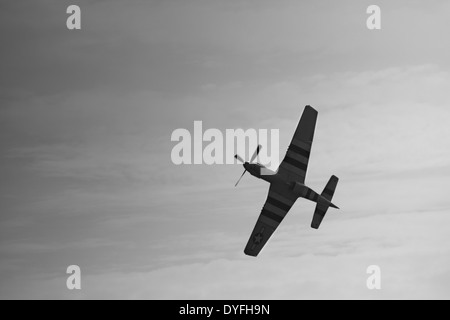 P-51 Mustang fliegen in Clacton Airshow, August 2013 Stockfoto