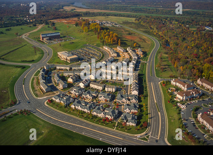 LOUDOUN COUNTY, VIRGINIA, USA - Antenne einer Wohnanlage neben Campus der George Washington University-Virginia. Stockfoto