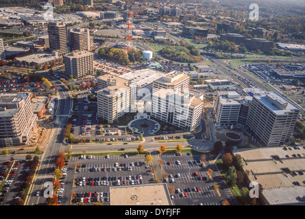 MCLEAN, VIRGINIA, USA - Luftaufnahmen von Booz Allen Hamilton Gebäude, Center, Tysons Corner, Fairfax County. Stockfoto