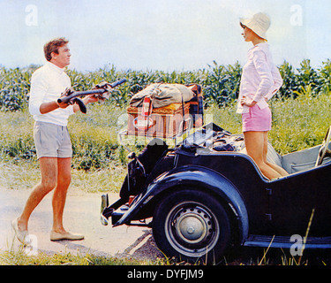ZWEI für die Straße 1967 Stanley Donen Film mit Audrey Hepburn und Albert Finney in einem MG TD. Stockfoto
