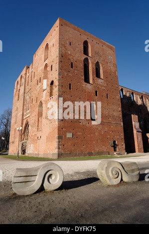 Ruinen der gotischen Kathedrale von Toome Hill in Tartu, Estland, Europa aus gesehen Stockfoto