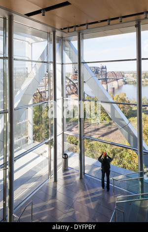 USA, Arkansas, Little Rock, William J. Clinton Presidential Library and Museum Innenkorridor Stockfoto