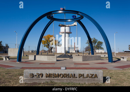 USA, Kansas, Great Bend, b-29 Memorial Plaza, Denkmal für WWII Flieger, die in Great Bend ausgebildet Stockfoto