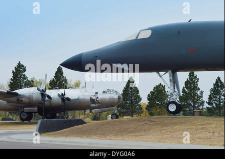 USA, South Dakota, Rapid City, South Dakota Air and Space Museum, USAF b-29 und B-1 Bomber Stockfoto