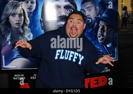 Los Angeles, CA, USA. 16. April 2014. Gabriel Iglesias im Ankunftsbereich für A HAUNTED HOUSE Premiere, Regal Kinos LA Live, Los Angeles, CA 16. April 2014. Bildnachweis: Dee Cercone/Everett Collection/Alamy Live-Nachrichten Stockfoto