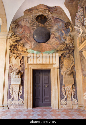 BOLOGNA, Italien - 15. März 2014: Portale aus externen Atrium des Archiginnasio Stockfoto