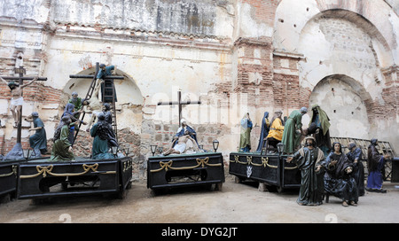 Zahlen für Prozessionen in der Semana Santa, der Karwoche, in Antigua. Antigua Guatemala, Republik Guatemala. Stockfoto