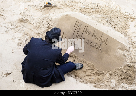 Arbeiten auf dem Vorland der Themse bei Ebbe Sand Bildhauer. Stockfoto