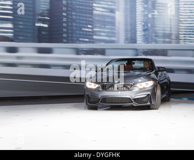 Präsident und CEO BMW Nordamerika Ludwig Willisch Antriebe BMW Cabrio bei Enthüllung Ausgabe 2015 Cars bei New York Auto show Stockfoto
