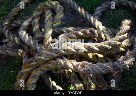 Abgenutzte und verwitterte Seil Stockfoto