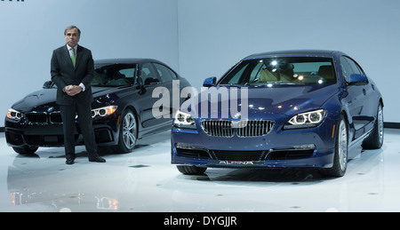 Präsident und CEO BMW Nordamerika Ludwig Willisch spricht bei Enthüllung Ausgabe 2015 BMW X 4 Serie Stockfoto