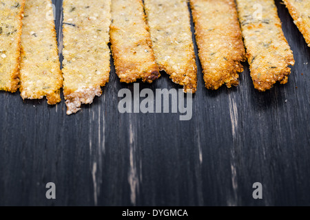 Gluten freie Cracker mit Samen und Quinoa Flocken. Stockfoto