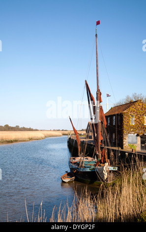 Cygnet einen historischen Spritsail Barge erbaut 1881 auf den Fluss Alde bei Snape Maltings, Suffolk, England Stockfoto