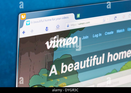 Bełchatów, Polen - 11. April 2014: Foto von Vimeo Sozialnetz Homepage auf einem Bildschirm. Stockfoto