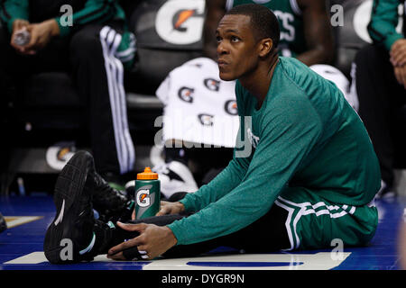 14. April 2014: Boston Celtics Guard Rajon Rondo (9) erstreckt sich während der NBA-Spiel zwischen den Boston Celtics und die Philadelphia 76ers im Wells Fargo Center in Philadelphia, Pennsylvania. Die 76ers gewann 113-108. Christopher Szagola/Cal-Sport-Medien Stockfoto