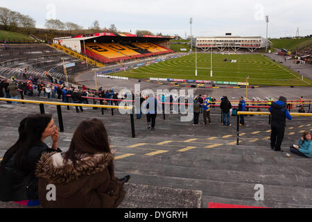 Bradford, UK. 17. April 2014. Odsal Stadion vor dem Super-League-Spiel zwischen Bradford Stiere und Leeds Rhinos aus Odsal Stadion. © Aktion Plus Sport/Alamy Live-Nachrichten Stockfoto