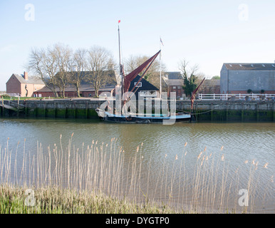 Cygnet einen historischen Spritsail Barge erbaut 1881 auf den Fluss Alde bei Snape Maltings, Suffolk, England Stockfoto