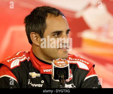 16. April 2014 - ft. Worth, Texas, USA - Apr.16, 2014. Ft. Worth, Tx. Montoya während einer Pressekonferenz im Rahmen der IndyCar Racing League-Testfahrten auf dem Texas Motor Speedway in ft. Worth, Tx. (Credit-Bild: © Ralph Lauer/ZUMAPRESS.com) Stockfoto