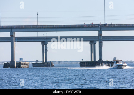 Gilchrist Brücke und Barron Collier über Charlotte Bay, Punta Gorda, Florida Stockfoto