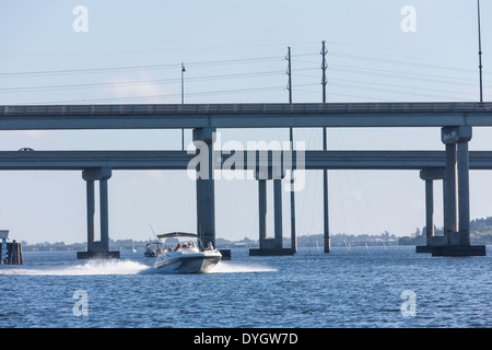 Gilchrist Brücke und Barron Collier über Charlotte Bay, Punta Gorda, Florida Stockfoto