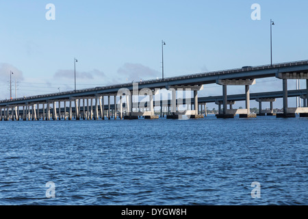 Gilchrist Brücke und Barron Collier über Charlotte Bay, Punta Gorda, Florida Stockfoto