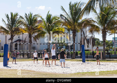 Outdoor-Beach-Volleyball-Spiel in Punta Gorda, Florida, USA Stockfoto