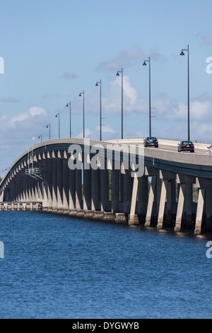 Barron Collier Brücke über Charlotte Bay, Punta Gorda, Florida Stockfoto