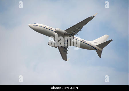 Vereinigte Staaten Marine C40A Clipper unterstützen /cargo Transportflugzeug nähert sich RAF Lossiemouth.  SCO 9050. Stockfoto