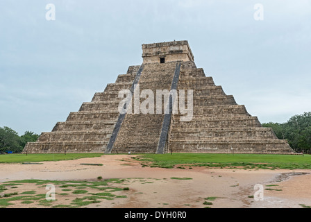 Yucatan, Mexiko, 1. September 2013: Die bekannteste Ikone in Mexiko, die Kukulkan-Pyramide in Chichen Itza Archäologiepark. Stockfoto