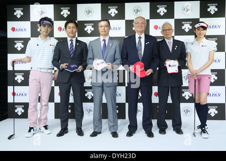 (L-R) Hajime Takechi, Masatoshi Ishimoto, Takayuki Anzai, Keiji Nagata, 17. April 2014: Eine Pressekonferenz über japanische Sportmarke DESCENTE in Tokio, Japan. DESCENTE machte ein offizieller Ausstatter-Abkommen mit Japan Golf Association (JGA) und begann ihre neue Marke "DESCENTE GOLF". Bildnachweis: Yohei Osada/AFLO SPORT/Alamy Live-Nachrichten Stockfoto