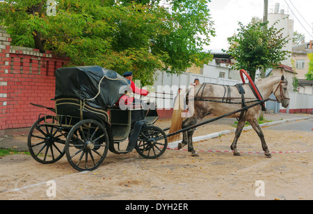 Film Episode - Marc Chagall und Bella Rosenfelds Hochzeit. Die Pferdewagen auf der Stadtstraße. Stockfoto