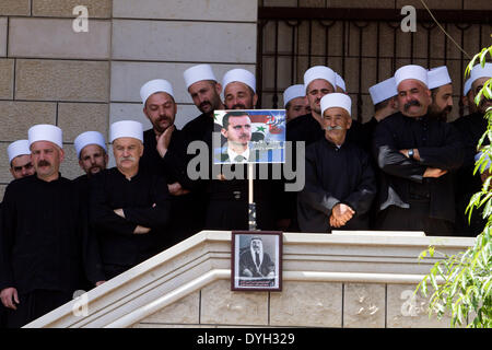 Golan-Höhen. 17. April 2014. Mitglieder der Druze Gemeinschaft besuchen eine Rallye Markierung Syriens Unabhängigkeitstag in Drusen Dorf von Majdal Shams auf den Golan-Höhen, am 17. April 2014. Hunderte von Mitgliedern der Druze Gemeinschaft nahmen an der Kundgebung am Donnerstag, Tag der Unabhängigkeit Syriens zu markieren. Israel die Golanhöhen in einem Krieg von 1967 erfasst und dann im Anhang der strategischen Gebiet mit Blick auf Nordisrael 1981. Bildnachweis: JINI/Xinhua/Alamy Live-Nachrichten Stockfoto