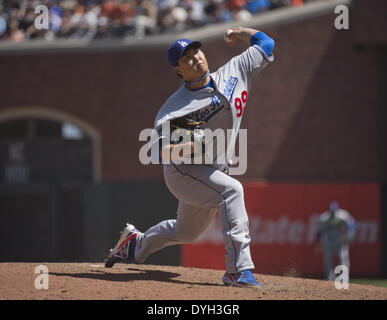 San Francisco, Kalifornien, USA. 17. April 2014. Los Angeles Dodgers ab Krug Hyun-Jin-Ryu (99) im vierten Inning auf Donnerstag, 17. April 2014 in San Francisco, Kalifornien-Credit Stellplätze: Jose Luis Villegas/Sacramento Bee/ZUMAPRESS.com/Alamy Live News Stockfoto