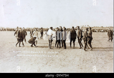 Dieses Bild aus der Dorsey Collection zeigt die Curtiss JN-4 Jenny, eines der legendärsten Flugzeuge des Ersten Weltkriegs. Die Jenny spielte eine zentrale Rolle bei der Ausbildung von Militärpiloten während des Konflikts. Stockfoto